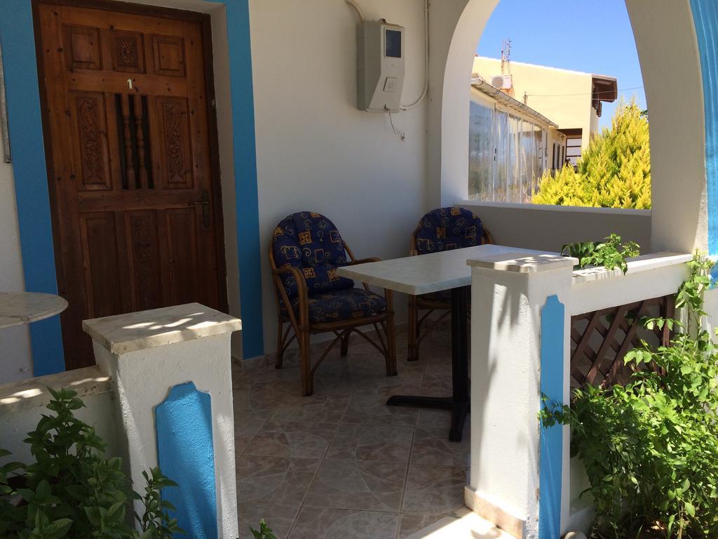 Mihalis Studios Lakki  Rum bild